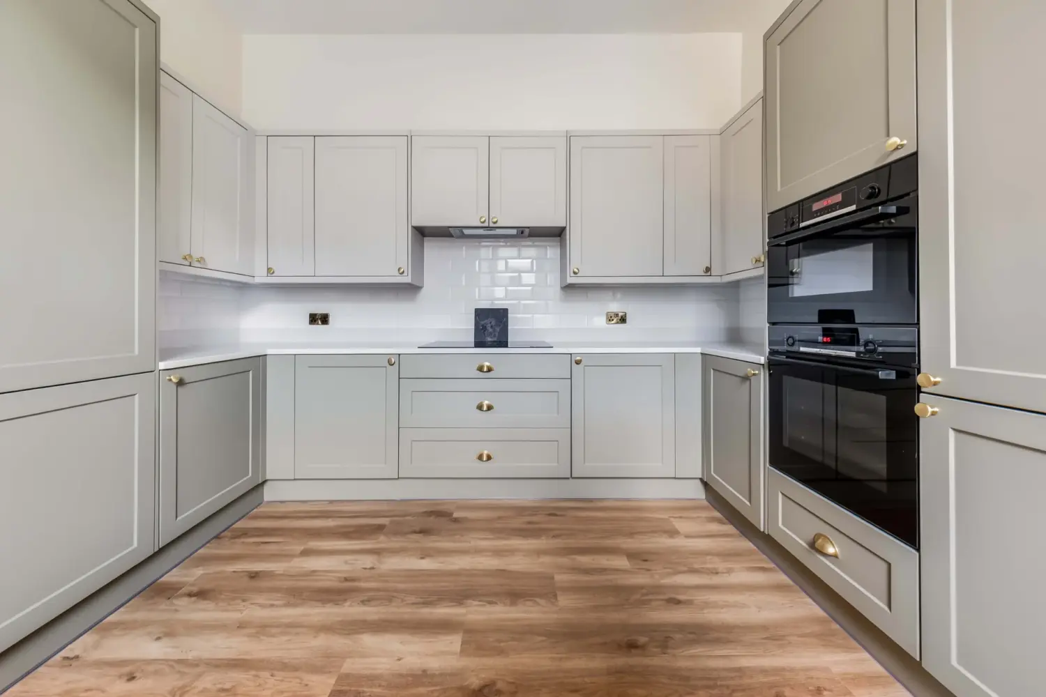 Kitchen cabinetry with integrated ovens